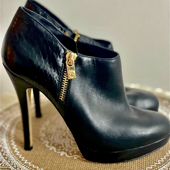 MICHAEL KORS - black heeled booties with gold zipper - Picture 1 of 6